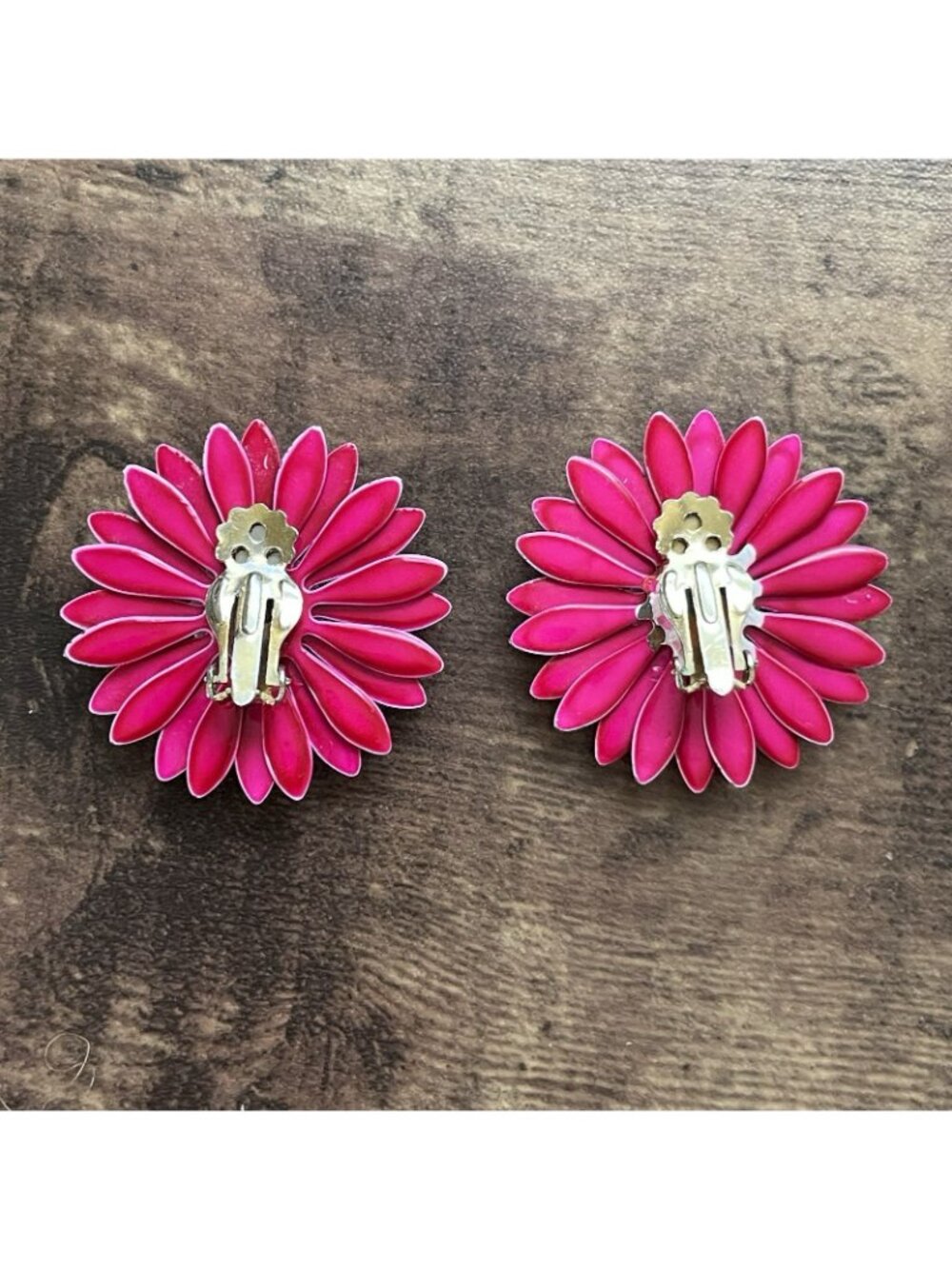 Vintage 1960s Enamel Flower Earrings Coral White MOD Pop Art Clip On Statement - Picture 7 of 9